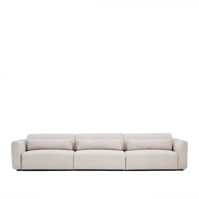 6-Sitzer-Sofa Lares mit elektrisch ausfahrbaren Sitzen und verstellbarer Kopfstütze in beiger Chenille, 410 cm von Kave Home – Produktbild 1