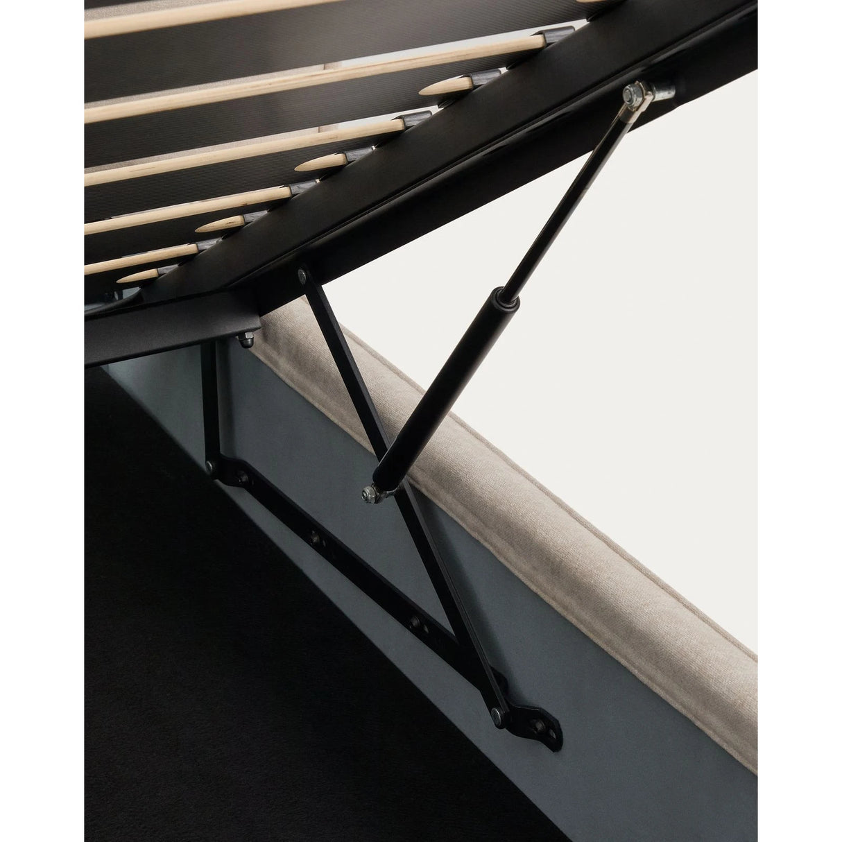 Abziehbares Bett Arvian aus beigefarbener Chenille mit Klappbettkasten für eine Matratze von 180 x 200 cm von Kave Home – Produktbild 9