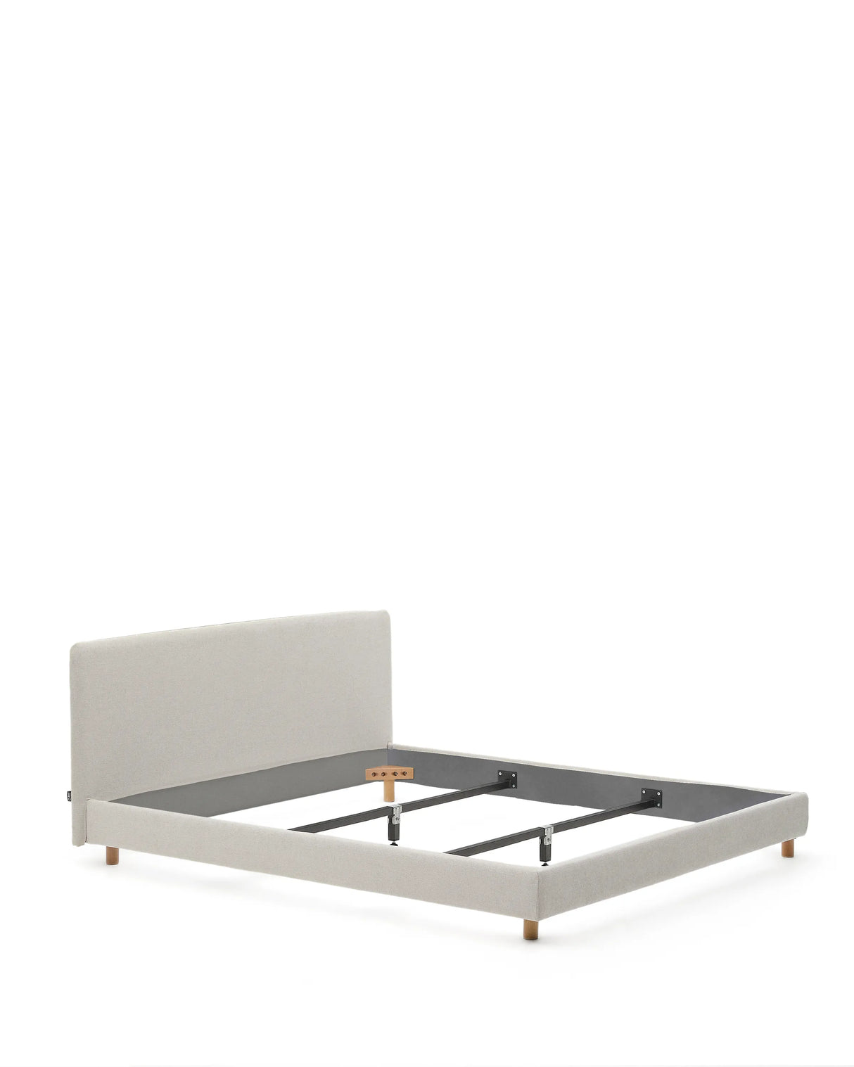 Abziehbares Bett Valma aus perlfarbener Chenille mit Beinen aus massivem Buchenholz für Matratze von 180 x 200 cm von Kave Home – Produktbild 10