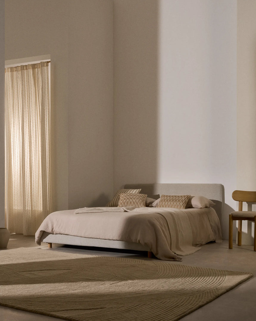 Abziehbares Bett Valma aus perlfarbener Chenille mit Beinen aus massivem Buchenholz für Matratze von 180 x 200 cm von Kave Home – Produktbild 7