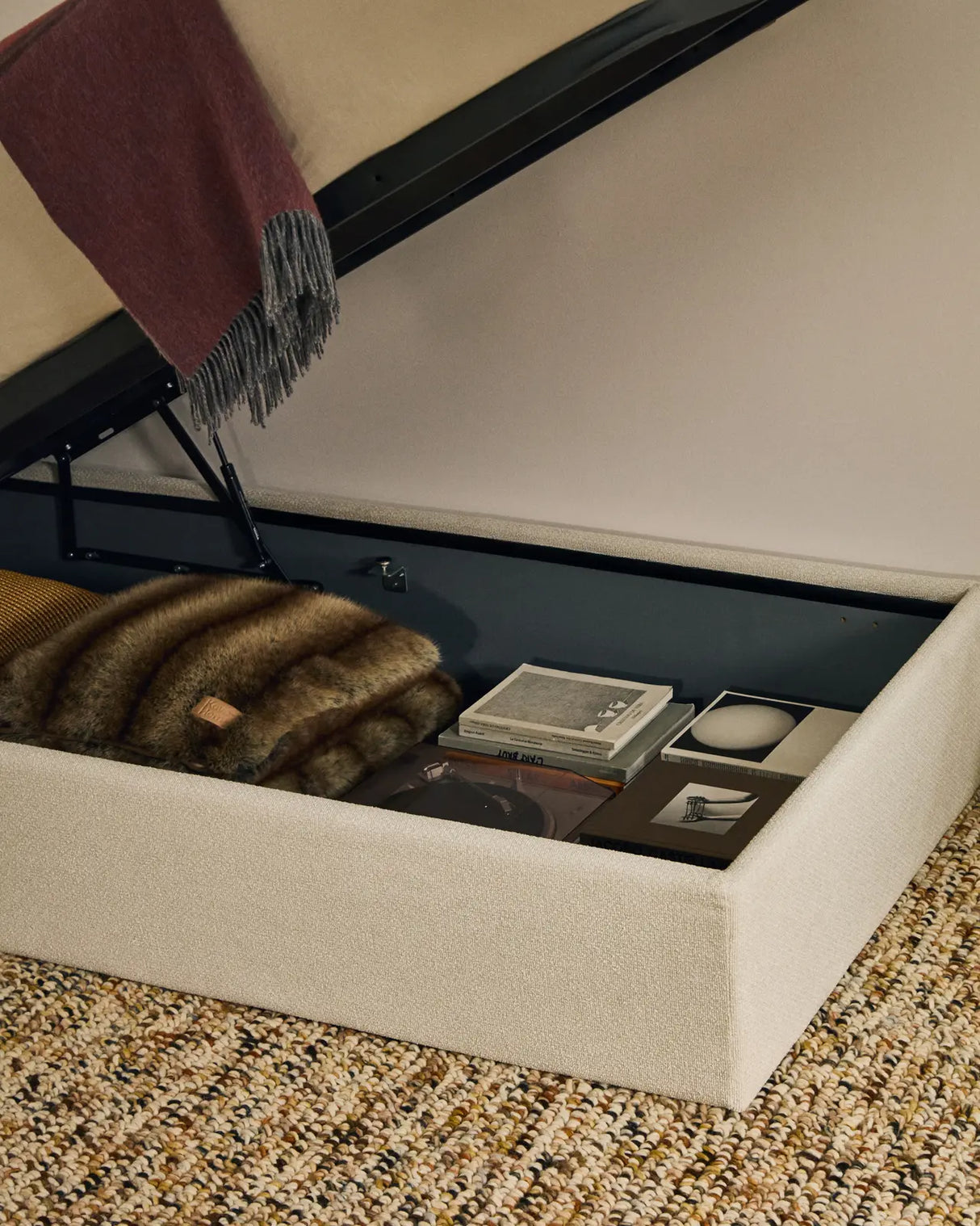 Abziehbares, aufklappbares Bett mit Stauraum Nelzi für Matratzengröße 90 x 200 cm in ecrufarbener Chenille, 100 % FSC von Kave Home – Produktbild 3