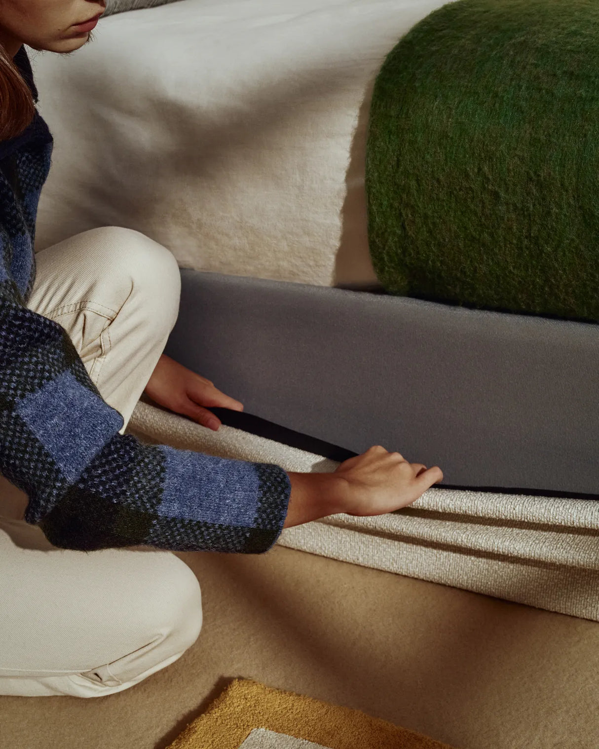 Abziehbares, seitlich aufklappbares Bett mit Stauraum Nelzi für Matratzengröße 90 x 200 cm in ecrufarbener Chenille, 100 % FSC von Kave Home – Produktbild 4