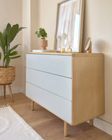 Anielle Kommode mit 3 Schubladen aus massiver Esche und Eschenfurnier 99 x 78,5 cm von Kave Home – Bild 3