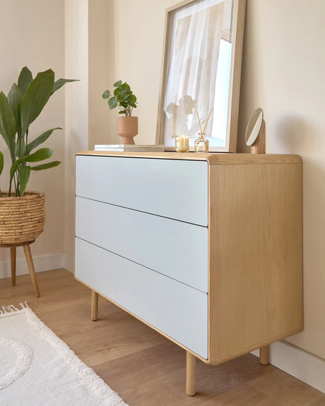 Anielle Kommode mit 3 Schubladen aus massiver Esche und Eschenfurnier 99 x 78,5 cm von Kave Home – Bild 3