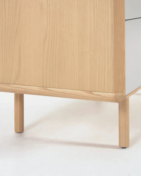 Anielle Nachttisch aus massiver Esche und Eschenfurnier 50 x 58,4 cm von Kave Home – Produktbild 2
