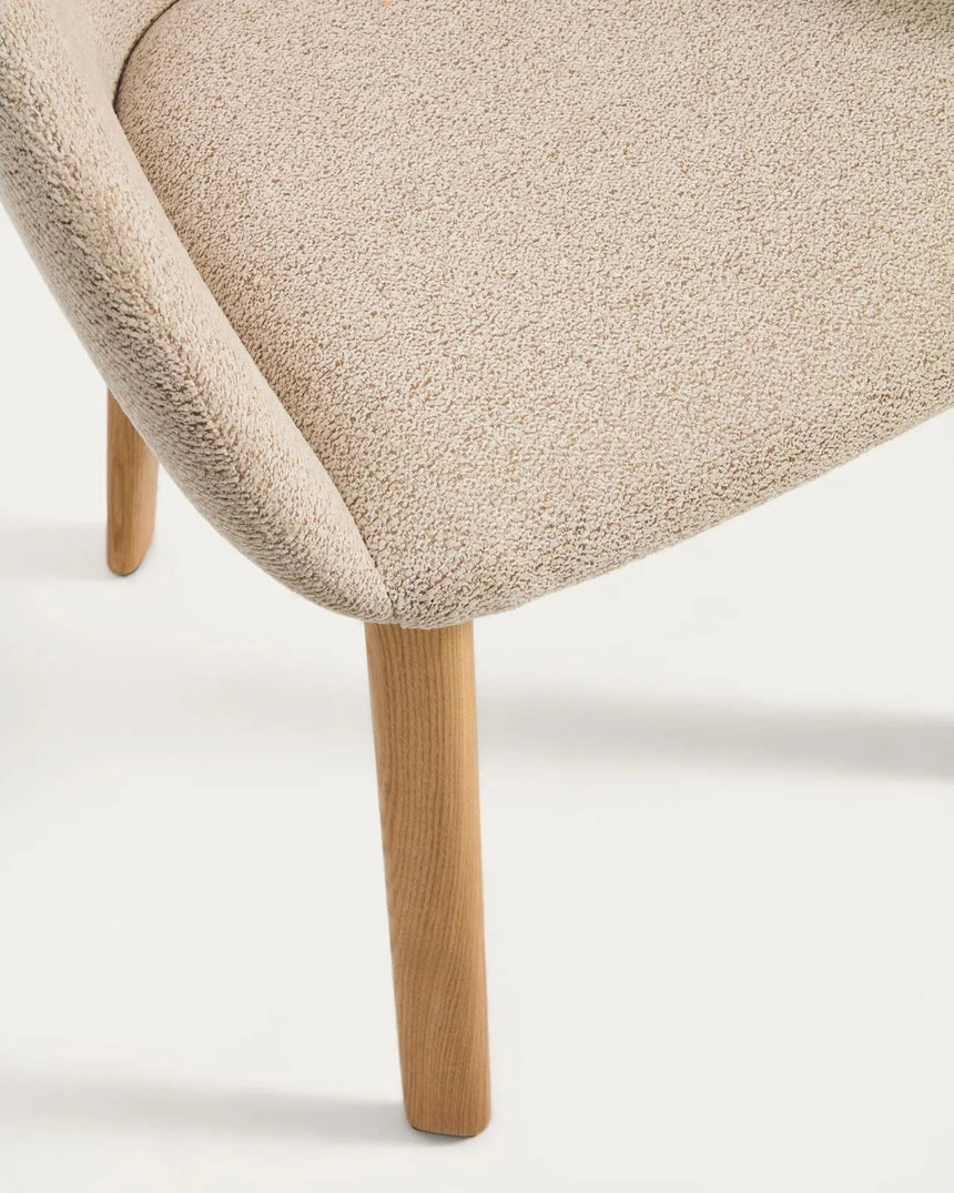 Armlehnenstuhl Meila mit Chenille und Beinen aus massivem Eschenholz in verschiedenen Finishes von Kave Home – Bild 10
