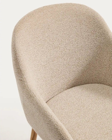 Armlehnenstuhl Meila mit Chenille und Beinen aus massivem Eschenholz in verschiedenen Finishes von Kave Home – Bild 8