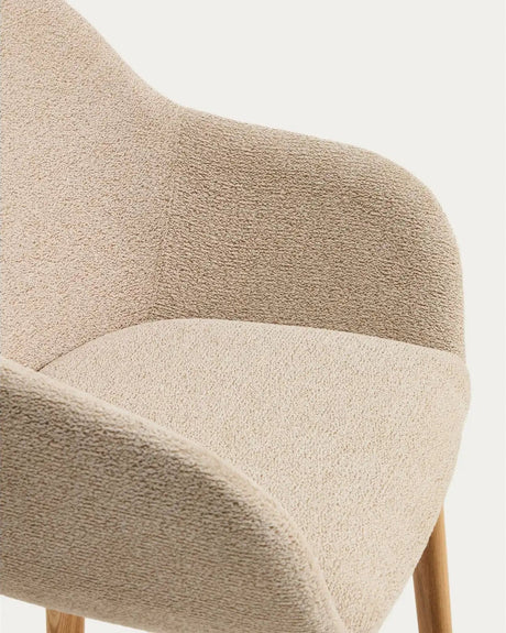 Armlehnenstuhl Meila mit Chenille und Beinen aus massivem Eschenholz in verschiedenen Finishes von Kave Home – Bild 9