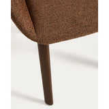 Armlehnenstuhl Meila mit terrakottafarbener Chenille und Beinen aus massivem Eschenholz mit Nussbaumfinish von Kave Home – Bild 11