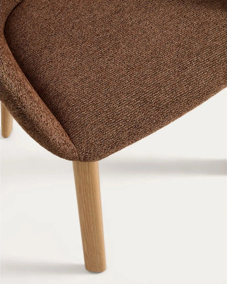Armlehnenstuhl Meila mit terrakottafarbener Chenille und Beinen aus massivem Eschenholz mit naturfarbenem Finish  von Kave Home – Bild 10