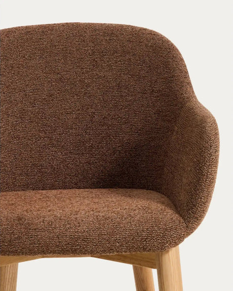 Armlehnenstuhl Meila mit terrakottafarbener Chenille und Beinen aus massivem Eschenholz mit naturfarbenem Finish  von Kave Home – Bild 7