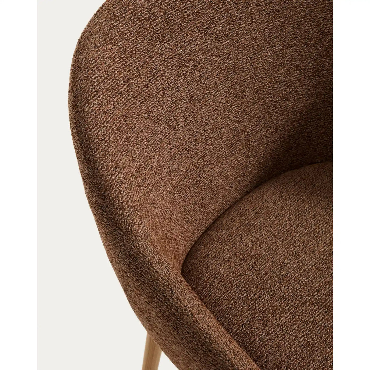 Armlehnenstuhl Meila mit terrakottafarbener Chenille und Beinen aus massivem Eschenholz mit naturfarbenem Finish  von Kave Home – Bild 8