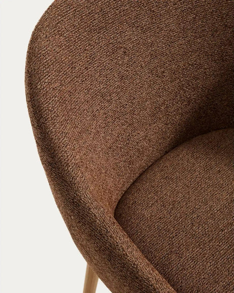 Armlehnenstuhl Meila mit terrakottafarbener Chenille und Beinen aus massivem Eschenholz mit naturfarbenem Finish  von Kave Home – Bild 8