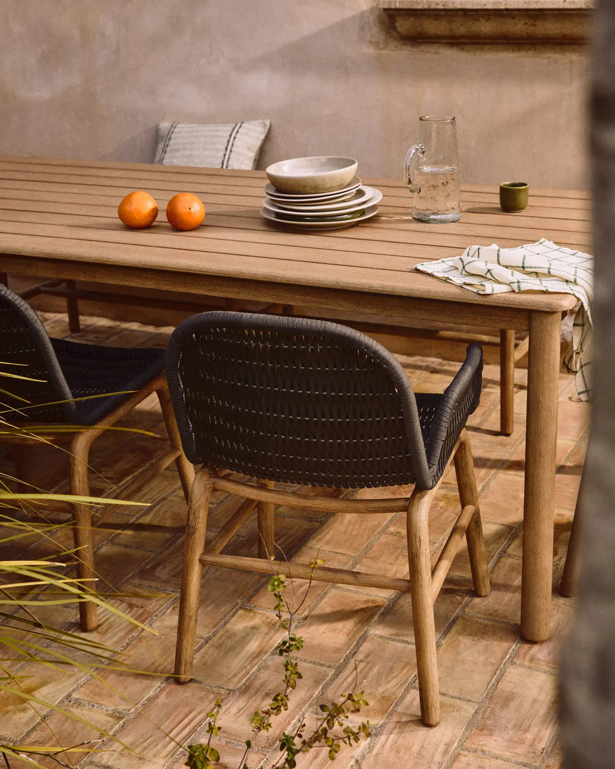 Armlehnstuhl Alipa aus massivem Akazienholz und dunkelgrauem Seil, FSC 100 % von Kave Home – Bild 5