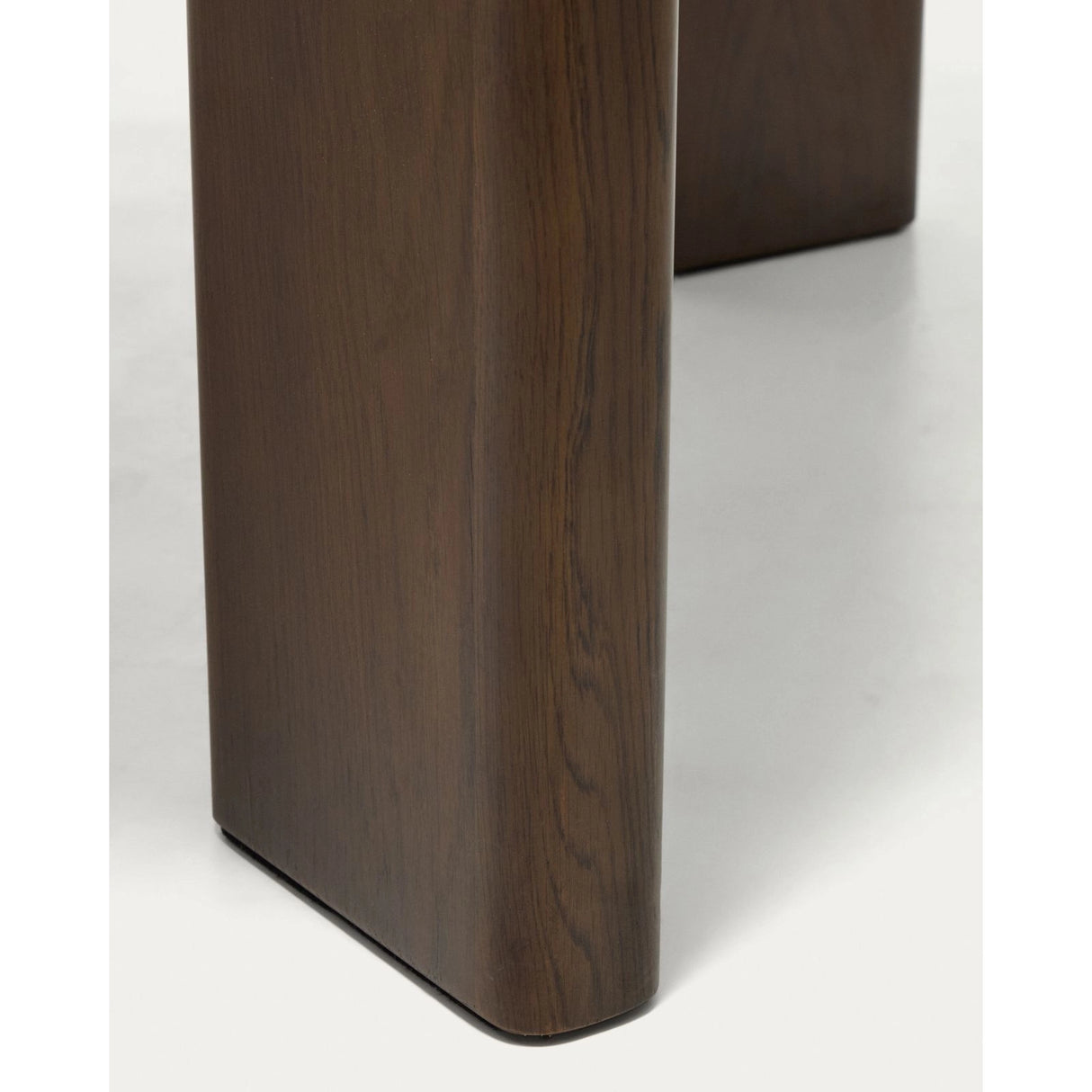 Ausziehtisch Jondal aus massivem Eichenholz und Eichenfurnier mit Nussbaumfinish, FSC 100 %, 240 (320) x 100 cm von Kave Home – Bild 6
