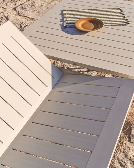 Ausziehtisch Livorno aus écrufarbenem Aluminium mit Beinen in Holzoptik 233 (350) x 100 cm von Kave Home – Bild 4