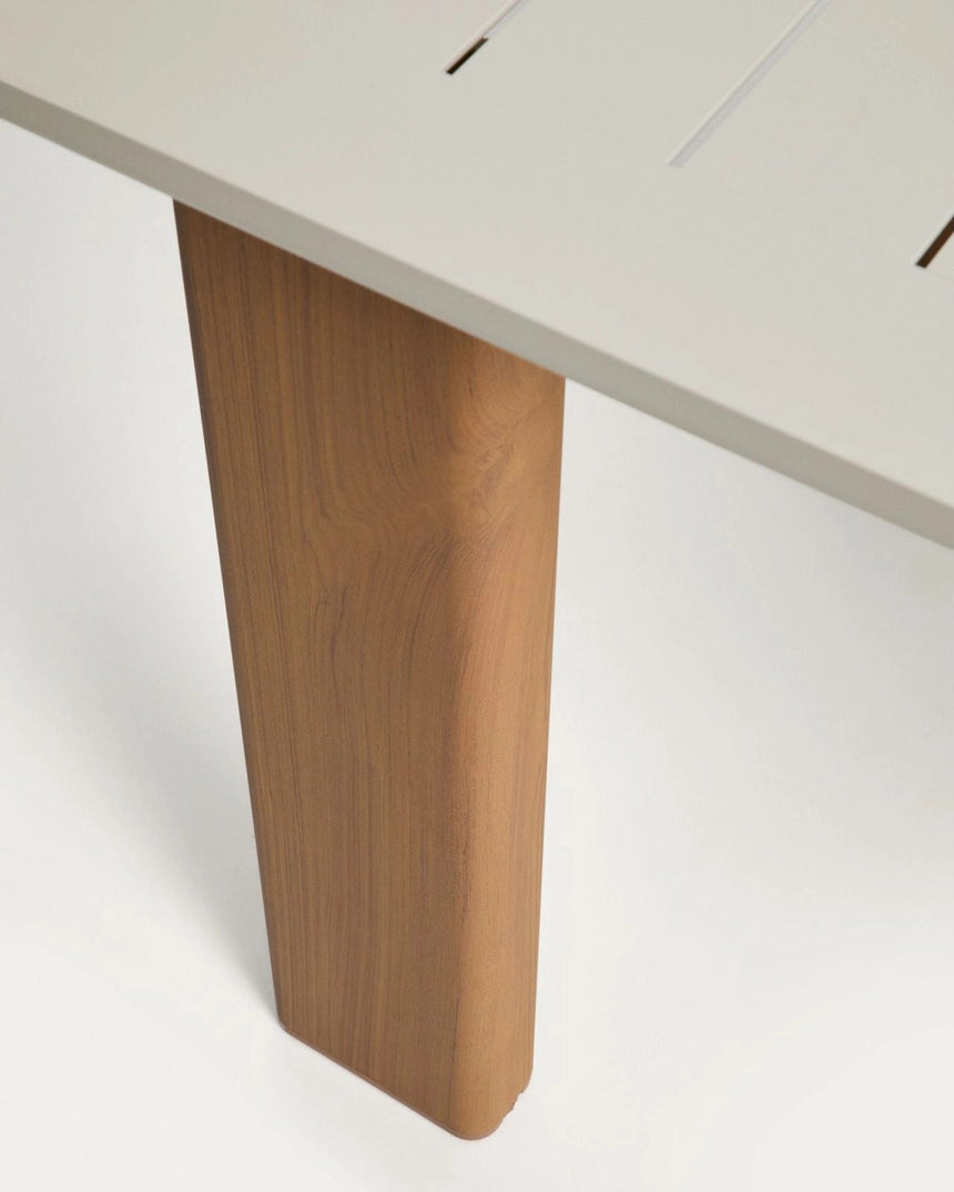 Ausziehtisch-Set Livorno aus Aluminium beige mit Holzoptik-Beinen und 6 Stapelstühlen Linosa aus Aluminium Ecru mit beigem Kissen 233(350)x100 cm von Kave Home – Bild 2