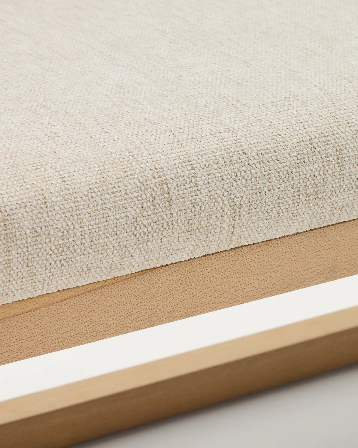 Bank Loya aus beiger Chenille und Buchenholz 128 cm von Kave Home – Produktbild 7