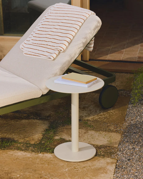 Beistelltisch Asinara aus beigem Aluminium, Ø 40 cm von Kave Home – Bild 2