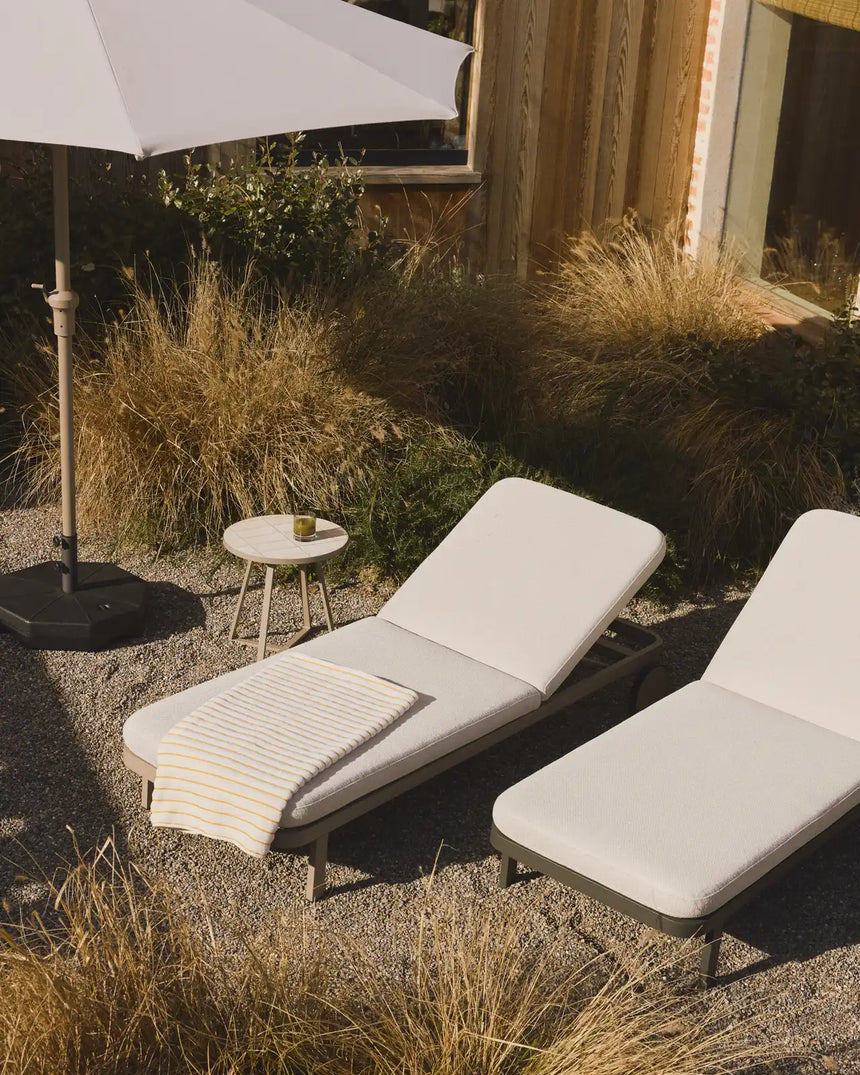 Beistelltisch Asinara aus beigem Aluminium, Ø 40 cm von Kave Home – Bild 4