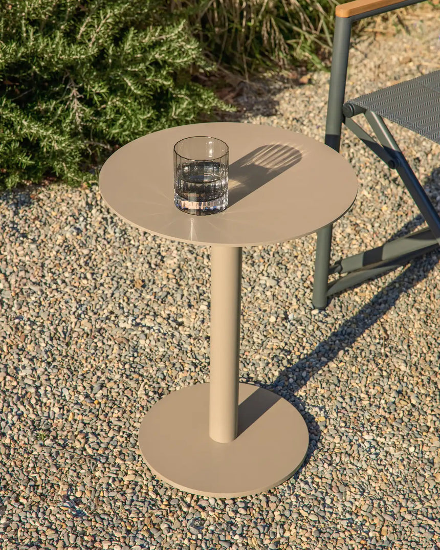 Beistelltisch Asinara aus taupefarbenem Aluminium, Ø 40 cm von Kave Home – Bild 2