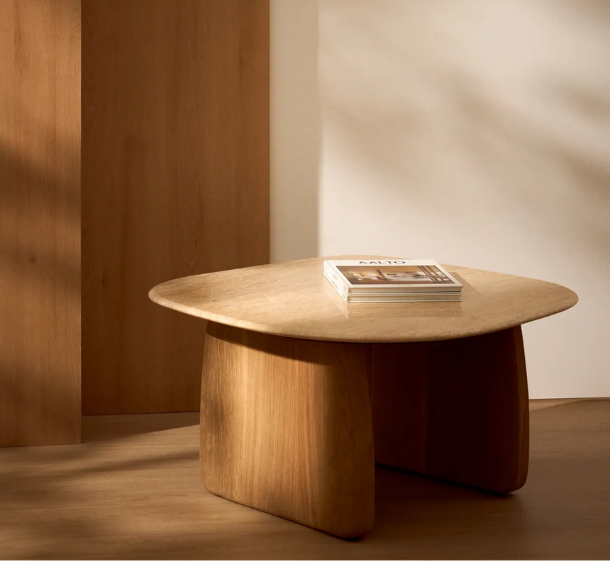 Beistelltisch Pirita aus beigem Travertin mit Beinen aus massivem Eichenholz mit naturfarbenem Finish, 71 x 70 cm, FSC 100 % von Kave Home – Bild 2
