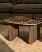 Beistelltisch Pirita aus braunem Marmor mit Beinen aus massivem Eichenholz, 71 x 70 cm, FSC 100 % von Kave Home – Bild 2