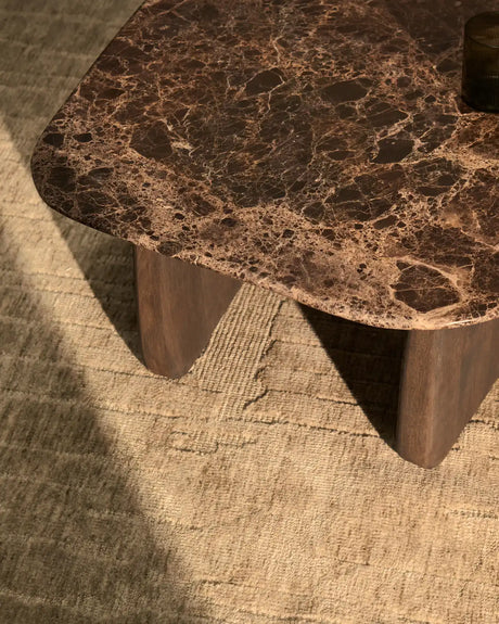 Beistelltisch Pirita aus braunem Marmor mit Beinen aus massivem Eichenholz, 71 x 70 cm, FSC 100 % von Kave Home – Bild 3