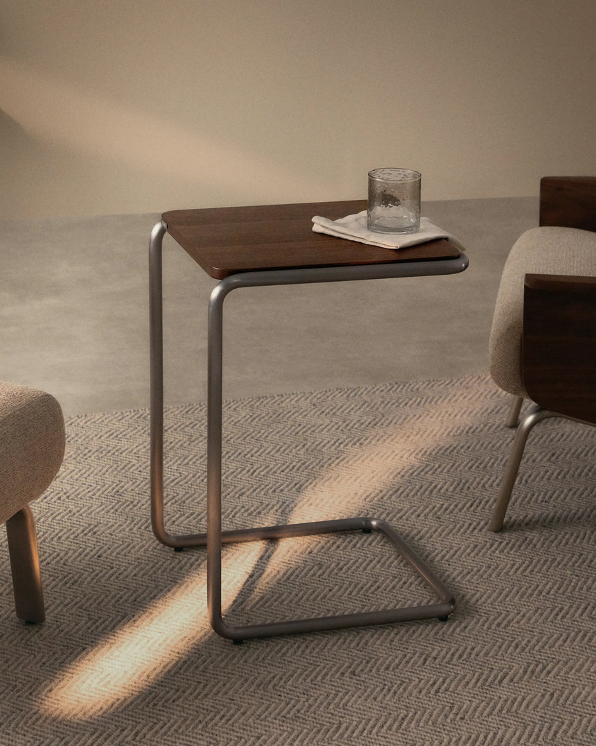 Beistelltisch Tarsel aus Nussbaumfurnier FSC 100% mit Gestell aus gebürstetem Edelstahl 42 x 60 cm von Kave Home – Produktbild 2