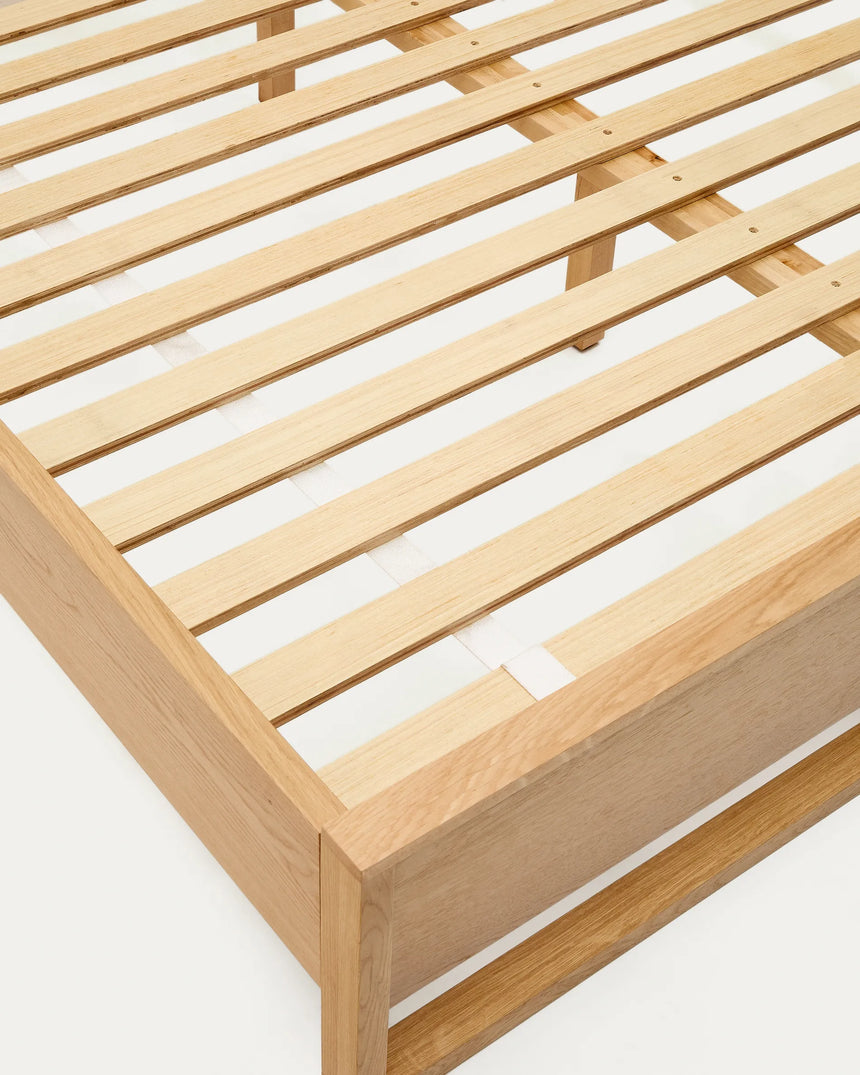 Bett Alguema aus Eichenfurnier mit naturfarbenem Finish für 160 x 200 cm grosse Matratze von Kave Home – Produktbild 4