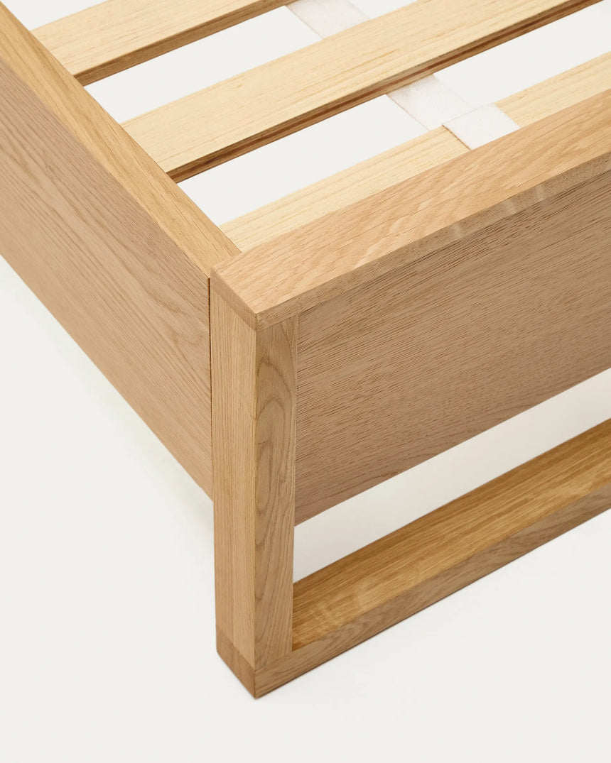 Bett Alguema aus Eichenfurnier mit naturfarbenem Finish für 180 x 200 cm grosse Matratze von Kave Home – Produktbild 1