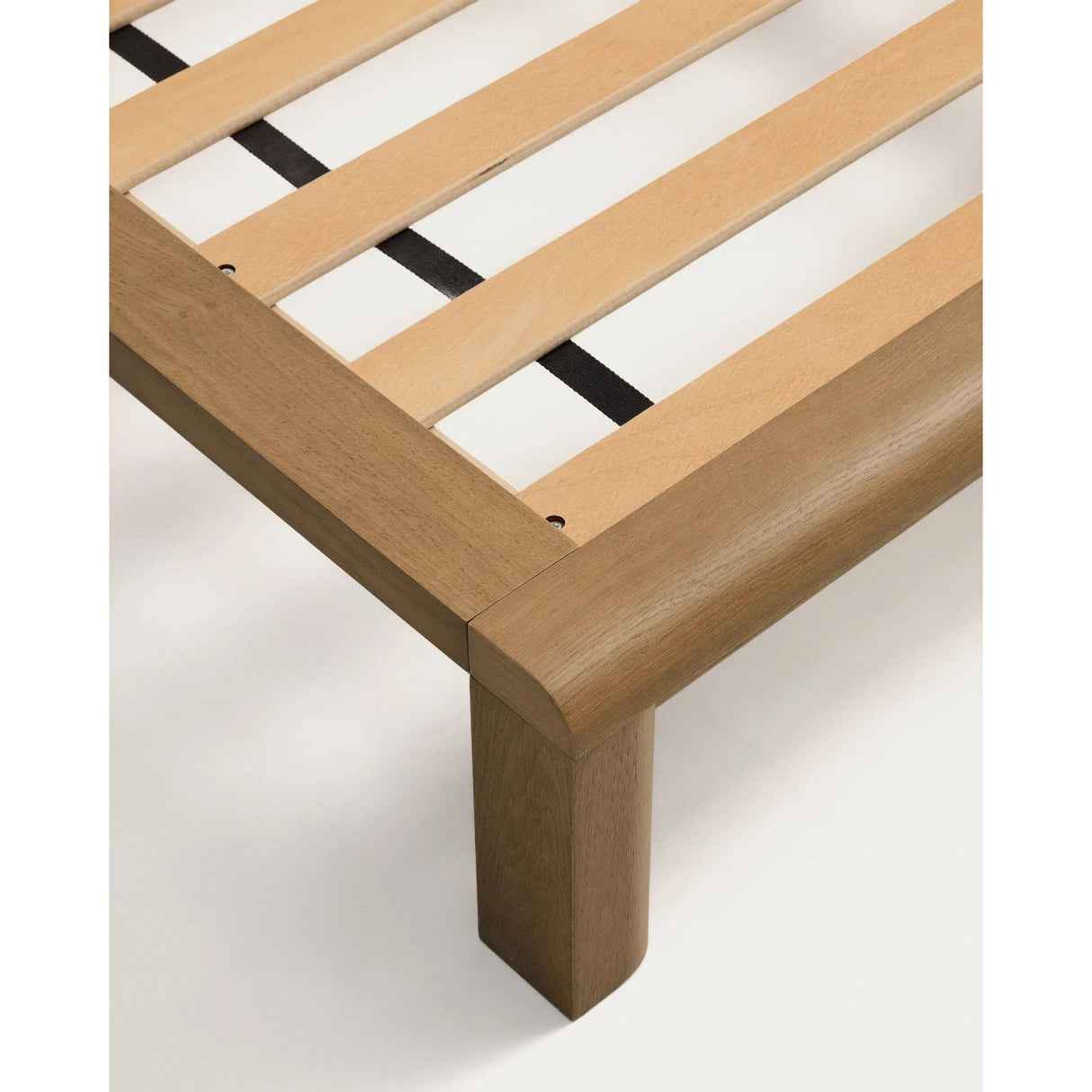 Bett Arelida aus Furnier und massivem Eichenholz mit hellbraunem Finish für Matratze 160 x 200 cm FSC Mix Credit von Kave Home – Bild 12