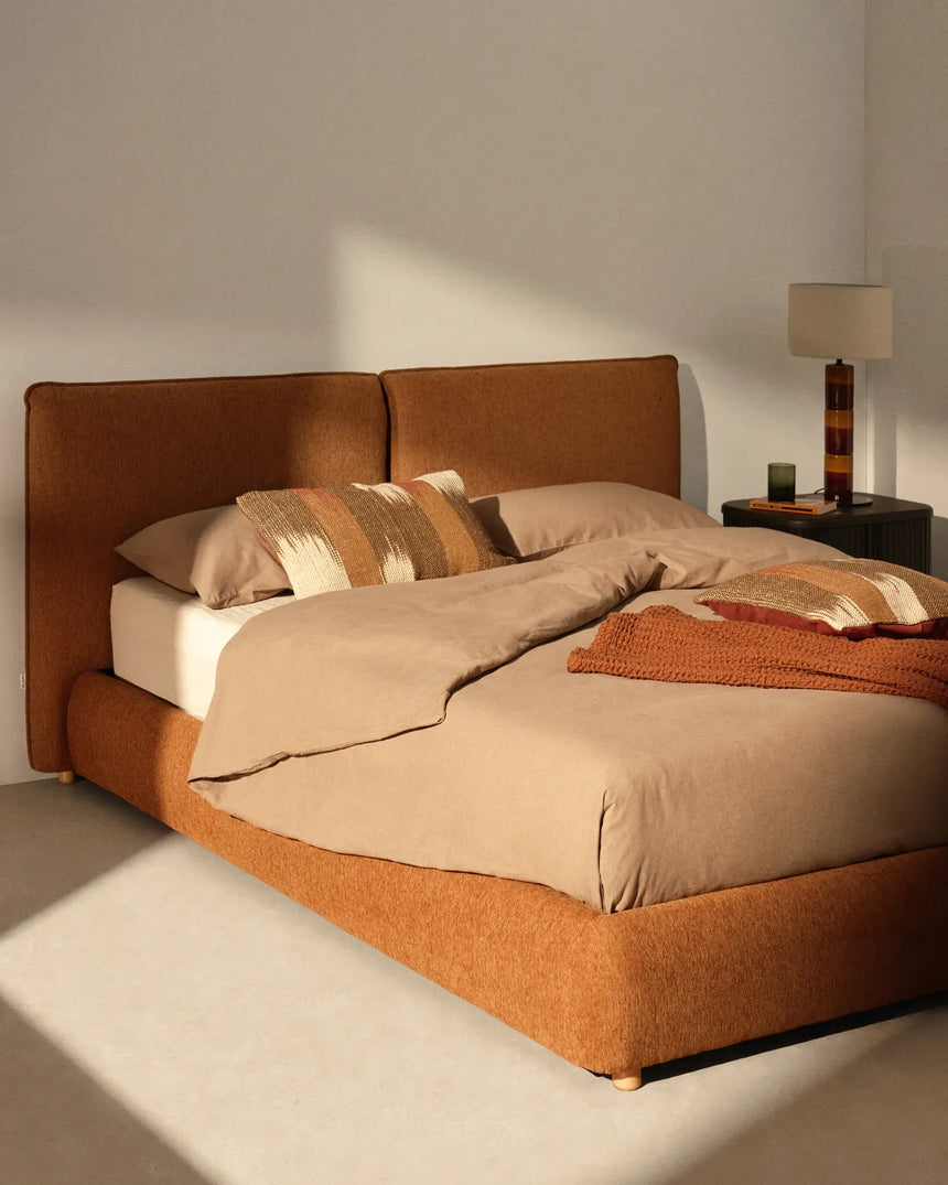 Bett Elerio mit kupferfarbener Chenille für Matratzengröße 160 x 200 cm von Kave Home – Bild 2