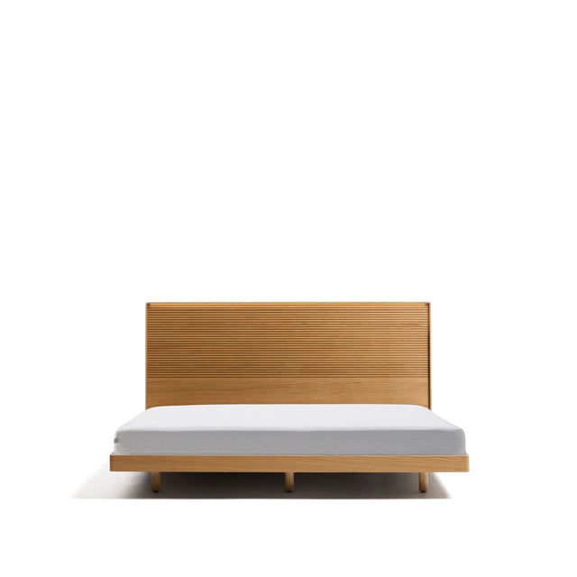 Bett Norlen aus Eichenfurnier mit naturfarbenem Finish und LED-Licht für Matratzen 180 x 200 cm FSC Mix Credit von Kave Home – Bild 1