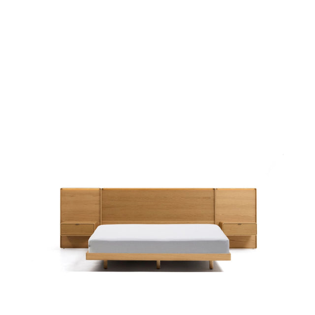 Bett Norlen mit 2 Nachttischen aus Eichenfurnier mit naturfarbenem Finish und LED-Licht für Matratzen 160 x 200 cm FSC Mix Credit von Kave Home – Bild 1