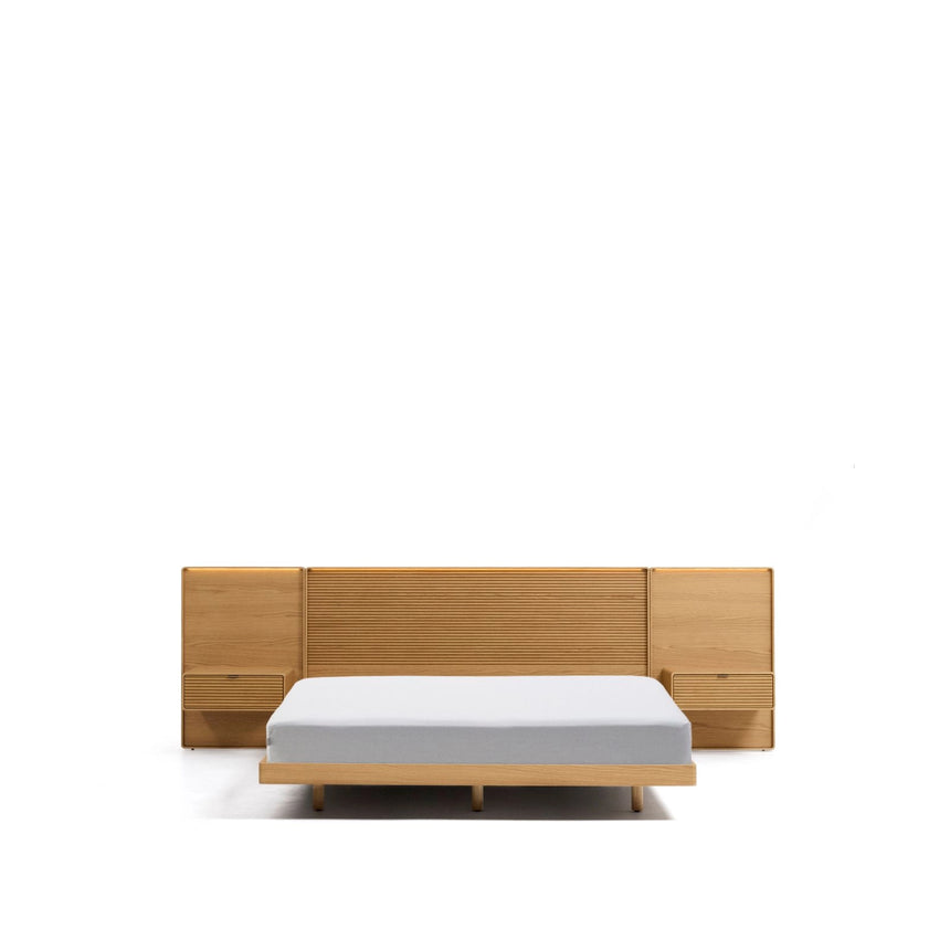 Bett Norlen mit 2 Nachttischen aus Eichenfurnier mit naturfarbenem Finish und LED-Licht für Matratzen 160 x 200 cm FSC Mix Credit von Kave Home – Bild 1