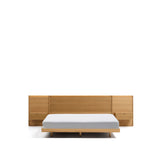 Bett Norlen mit 2 Nachttischen aus Eichenfurnier mit naturfarbenem Finish und LED-Licht für Matratzen 180 x 200 cm FSC Mix Credit von Kave Home – Bild 1