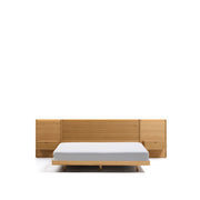 Bett Norlen mit 2 Nachttischen aus Eichenfurnier mit naturfarbenem Finish und LED-Licht für Matratzen 180 x 200 cm FSC Mix Credit von Kave Home – Bild 1