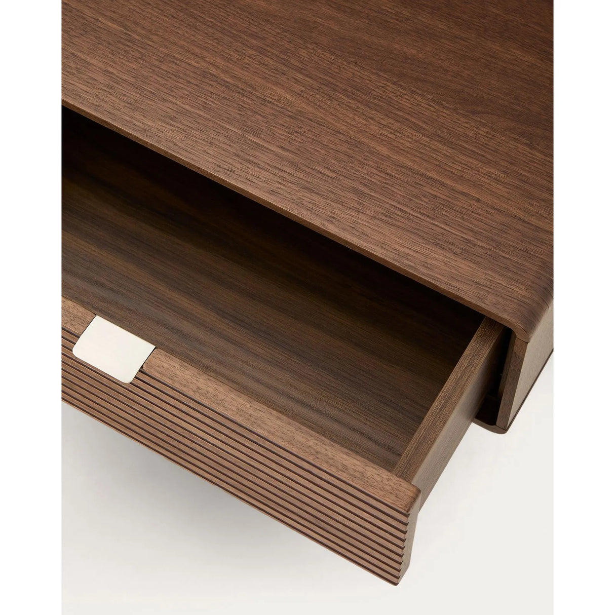 Bett Norlen mit zwei Nachttischen aus Nussbaumfurnier mit dunklem Finish und LED-Licht für Matratzen 160 x 200 cm FSC Mix Credit von Kave Home – Produktbild 13