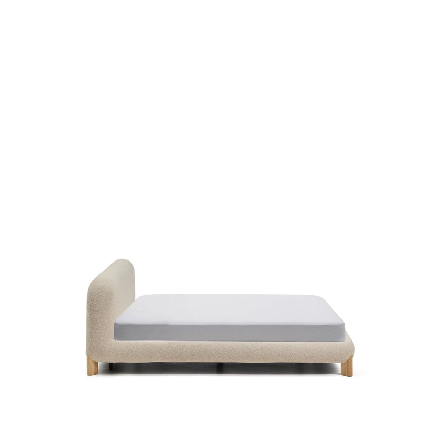 Bett Odina mit abnehmbarem Bezug aus ecrufarbenem Boucléstoff, Beine aus Eschenholz, naturfarbenes Finish, für Matratzen 160 x 200 cm von Kave Home – Bild 6