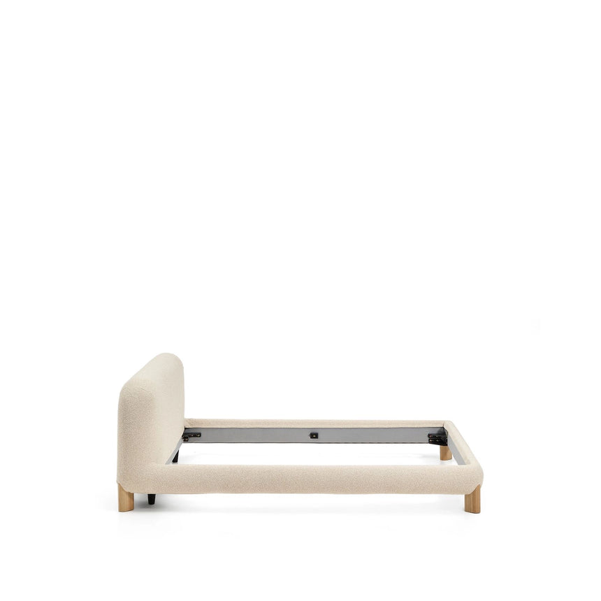 Bett Odina mit abnehmbarem Bezug aus ecrufarbenem Boucléstoff, Beine aus Eschenholz, naturfarbenes Finish, für Matratzen 160 x 200 cm von Kave Home – Bild 9