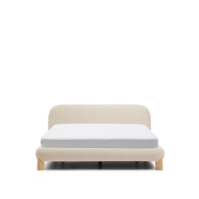 Bett Odina mit abnehmbarem Bezug aus ecrufarbenem Boucléstoff, Beine aus Eschenholz, naturfarbenes Finish, für Matratzen 180 x 200 cm von Kave Home – Bild 1