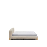 Bett Odina mit abnehmbarem Bezug aus ecrufarbenem Boucléstoff, Beine aus Eschenholz, naturfarbenes Finish, für Matratzen 180 x 200 cm von Kave Home – Bild 6