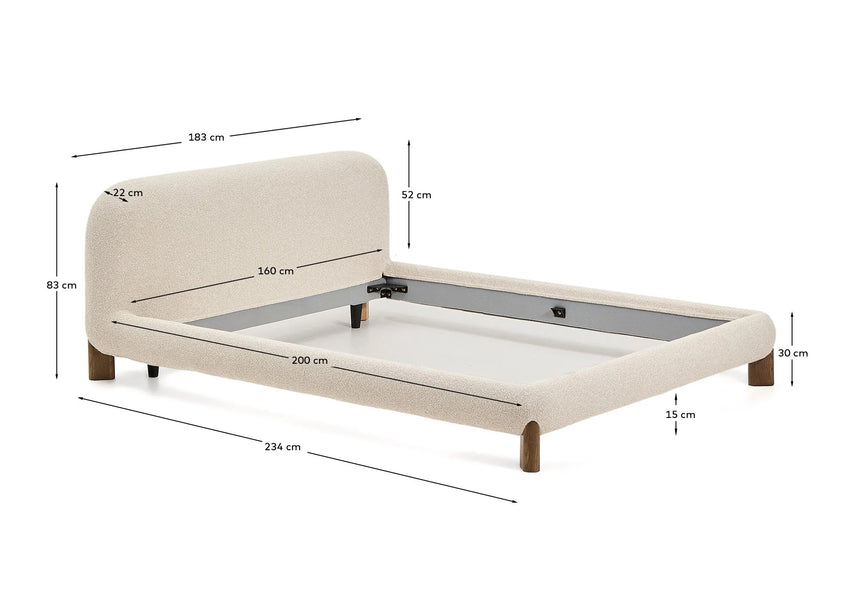 Bett Odina mit abnehmbarem Bezug aus ecrufarbenem Boucléstoff sowie Beinen aus massivem Eschenholz mit Nussbaum-Finish für Matratzen 160 x 200 cm von Kave Home – Produktbild 5