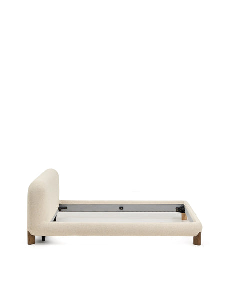 Bett Odina mit abnehmbarem Bezug aus ecrufarbenem Boucléstoff sowie Beinen aus massivem Eschenholz mit Nussbaum-Finish für Matratzen 180 x 200 cm von Kave Home – Produktbild 10