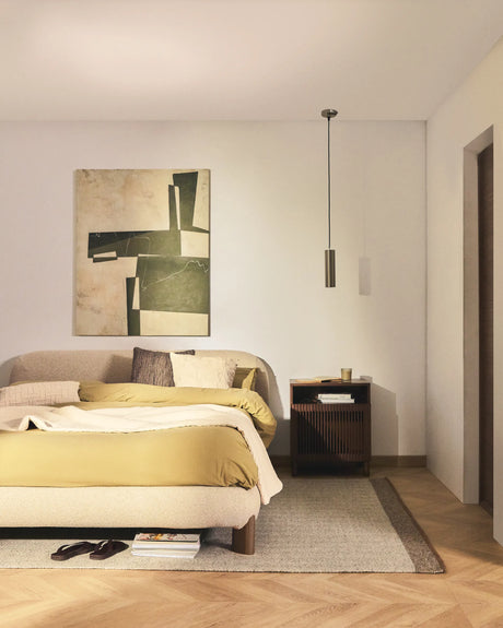 Bett Odina mit abnehmbarem Bezug aus ecrufarbenem Boucléstoff sowie Beinen aus massivem Eschenholz mit Nussbaum-Finish für Matratzen 180 x 200 cm von Kave Home – Produktbild 2