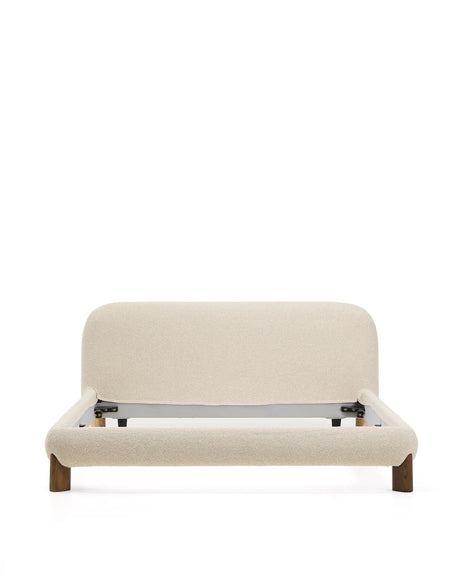 Bett Odina mit abnehmbarem Bezug aus ecrufarbenem Boucléstoff sowie Beinen aus massivem Eschenholz mit Nussbaum-Finish für Matratzen 180 x 200 cm von Kave Home – Produktbild 9
