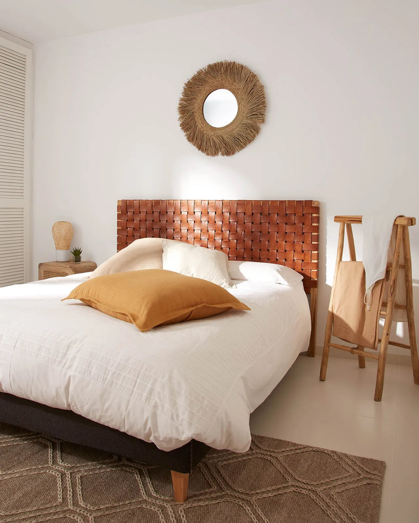 Bettkopfteil Calixta aus massivem Teakholz und Leder mit natürlichem Finish für ein Bett bis zu 150 cm von Kave Home – Bild 2