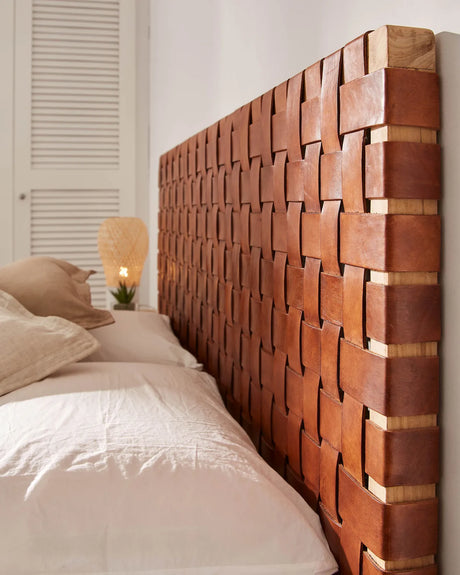 Bettkopfteil Calixta aus massivem Teakholz und Leder mit natürlichem Finish für ein Bett bis zu 150 cm von Kave Home – Bild 3