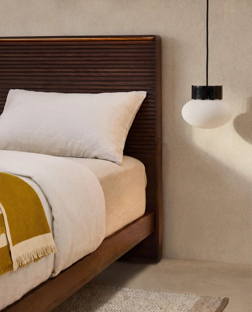 Bettkopfteil Norlen aus Nussbaumfurnier mit dunklem Finish und LED-Licht für Betten bis zu 180 cm FSC Mix Credit von Kave Home – Bild 2